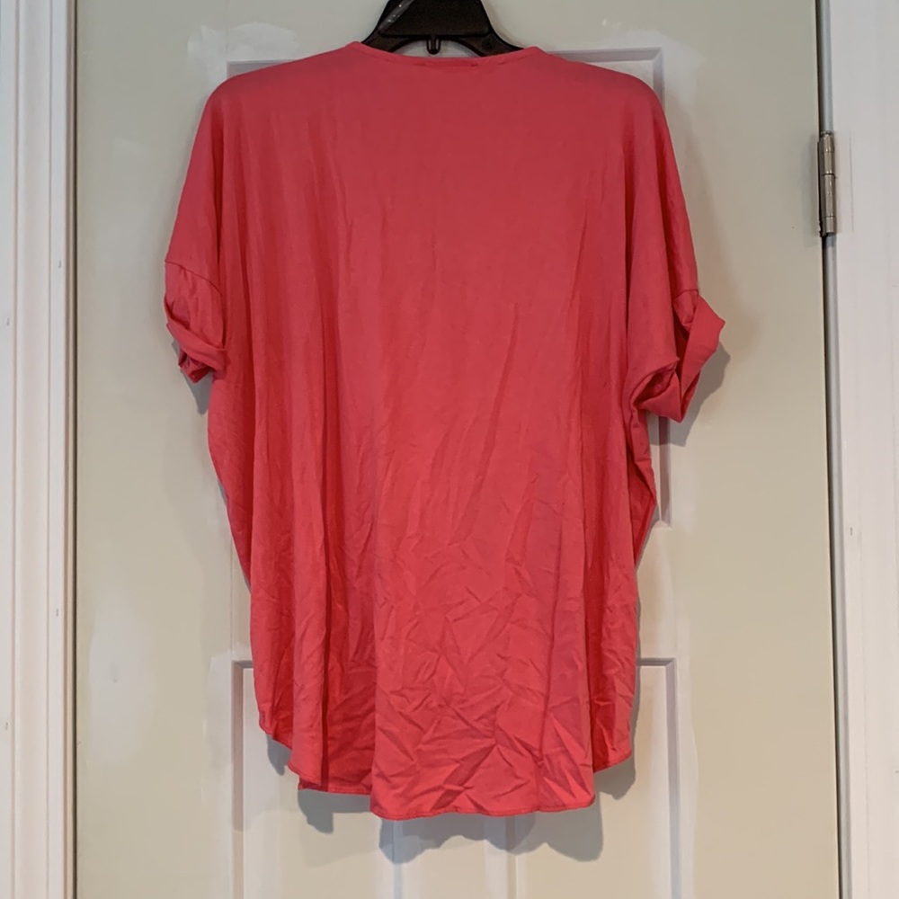 Zenana size large like new v neck top - Picture 2 of 2